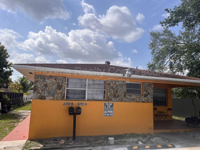 Building Photo - 2258 NW 83rd St Unit B