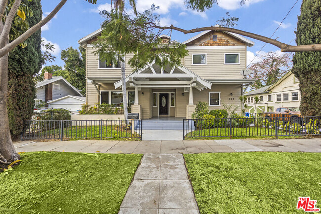 Building Photo - 1007 Manzanita St Rental