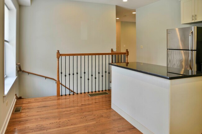 Photo - 855 Cornelia W Ave Unit 1e