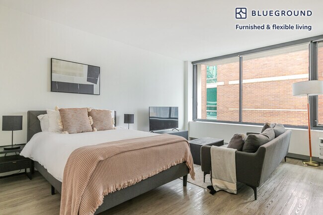 Building Photo - 21 E Chestnut St