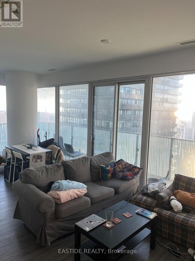 Photo - 42 Charles St E Unité 4002