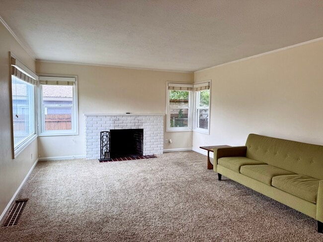 Photo - 2010 NE 77th Ave