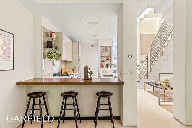 Photo - 240 E 61st St