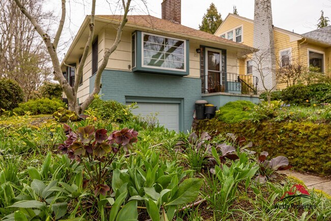 Photo - 3205 NE Davis St