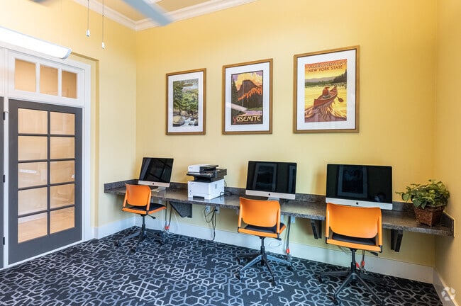 Computer Lounge - Hazelwood Place Apartments