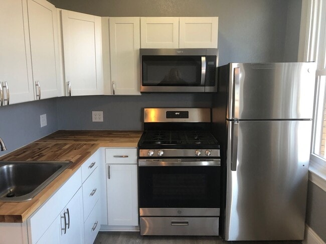 Building Photo - 121 Cohassett St Unit Apt. #2
