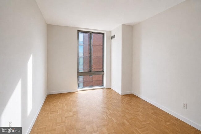 Photo - 950 25th St NW Unit 814N