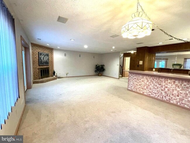 6319 Chaucer View Cir