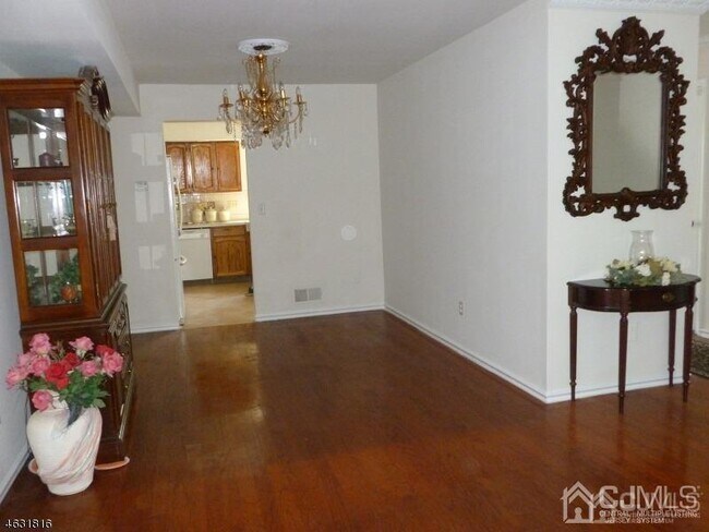 Photo - 408 Hawkshead Way