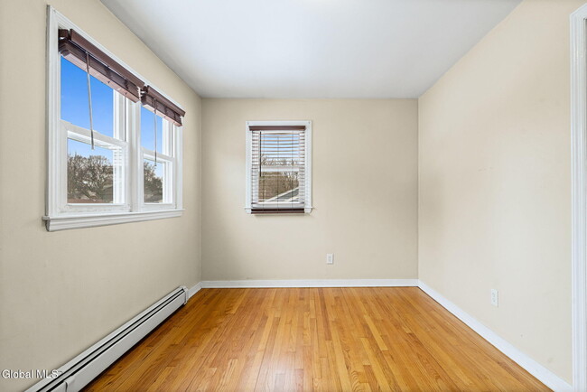 Photo - 165 S Pine Ave