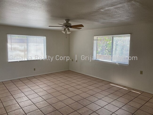 Photo - 1010 E Elm St Unit 03