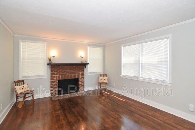 Photo - 1549 Heath St