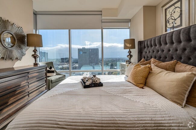 1BR, 1BA - 995SF