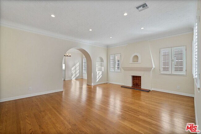 Photo - 1142 S Clark Dr Unidad 3