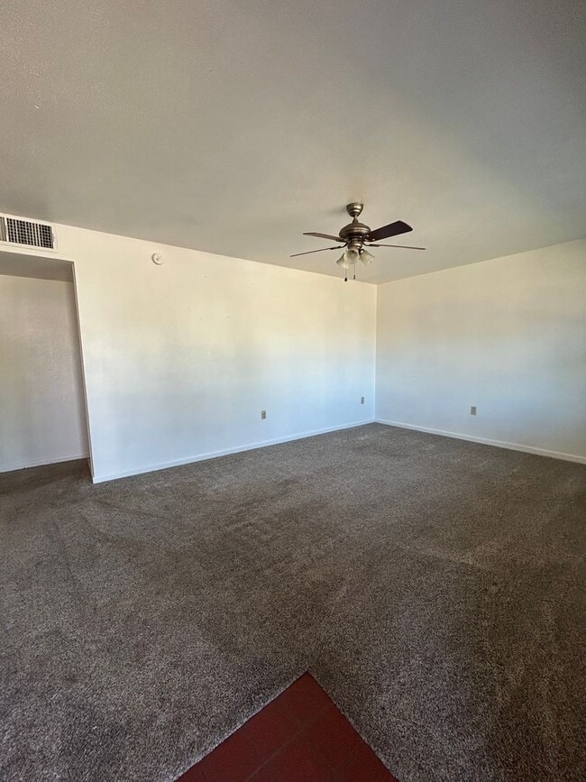 Photo - Charming Family Home Near John Ireland Ele...