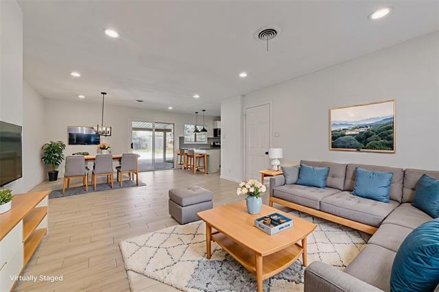 Photo - 413 Simmons Dr