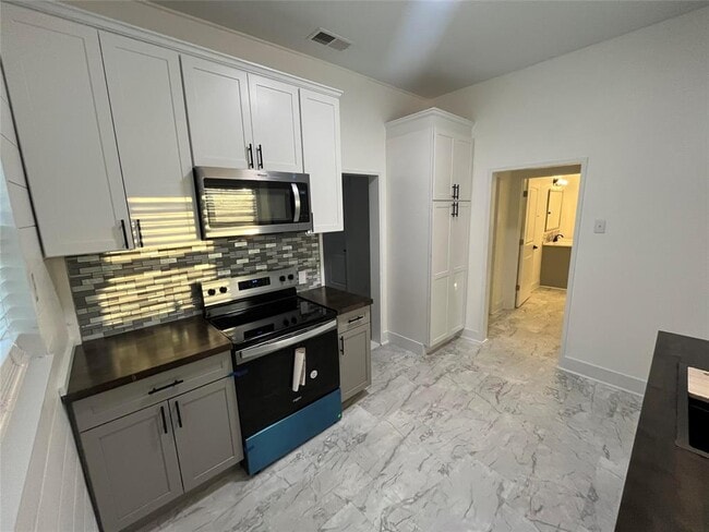 Photo - 501 N Doak St