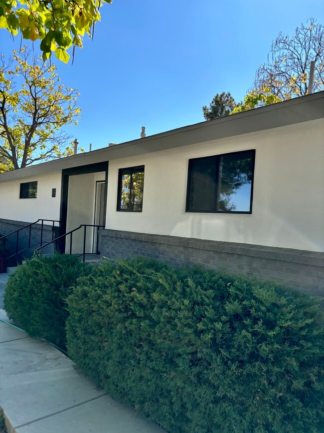 Photo - 445 Rim Rd