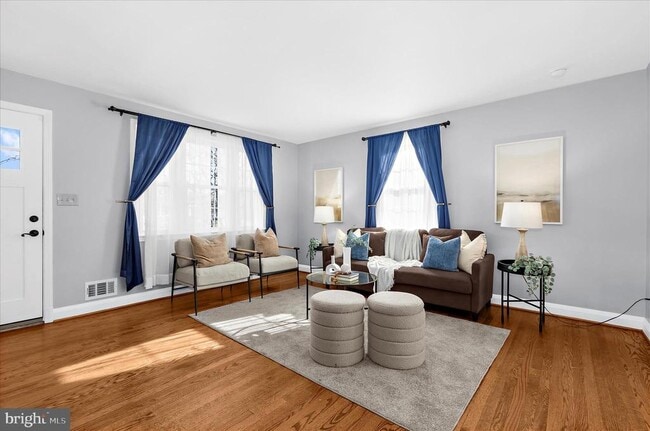 Photo - 312 Small Ct