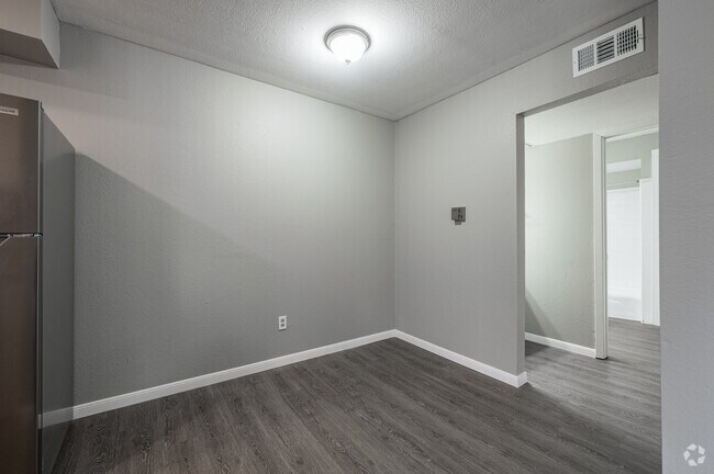 1BR, 1BA - 600SF