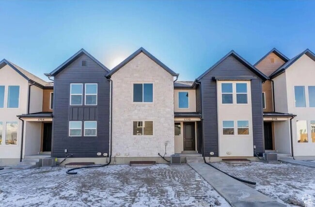 Building Photo - 3770 W 970 N Unit 3770 W 970 N Townhome