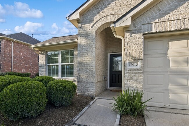 Photo - 17910 Royal Gate Ln