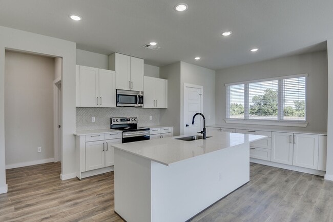 Photo - AVAILABLE NOW! LUXURIOUS TRIPLEX LOCATED ON 1-ACRE LOT IN MIDLOTHIAN, TX!