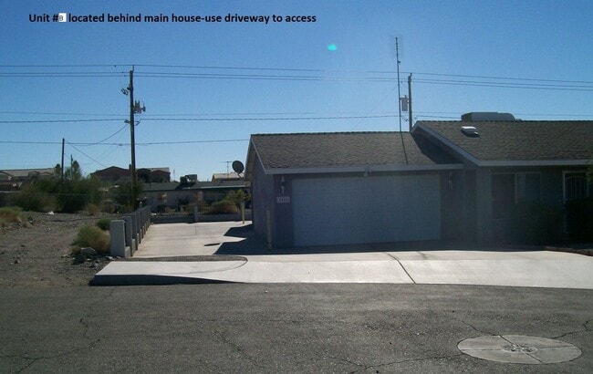 Building Photo - 2444 Hummingbird Ln Unit B