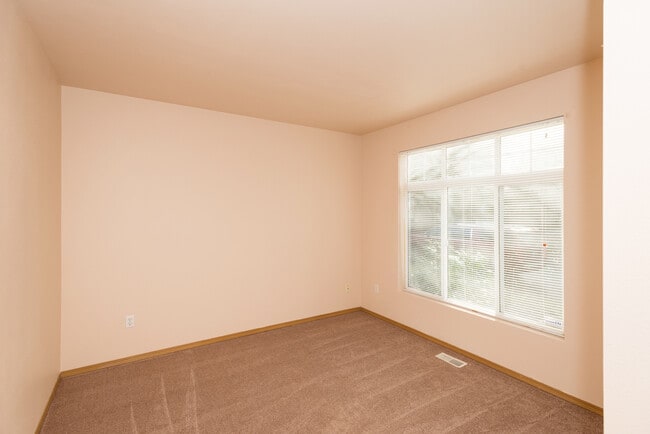 Photo - 4 Bedroom 2.5 Bath Home in Puyallup