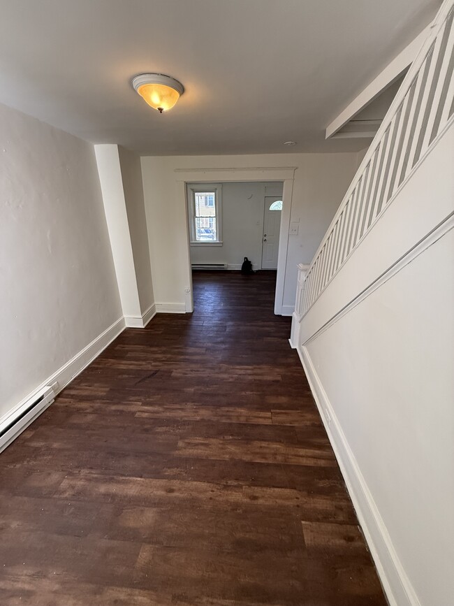 Photo - 638 E Walnut St