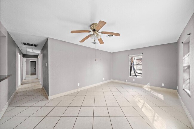 Photo - 128 Kress St