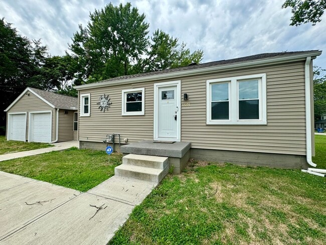 Updated & Move-In Ready Home for Rent – 2B... - Updated & Move-In Ready Home for Rent – 2B...