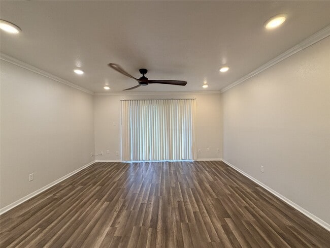 Photo - 3045 Walnut Bend Ln Unit 11