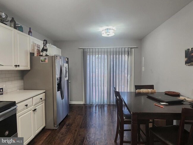 Photo - 7472 Merrymaker Way