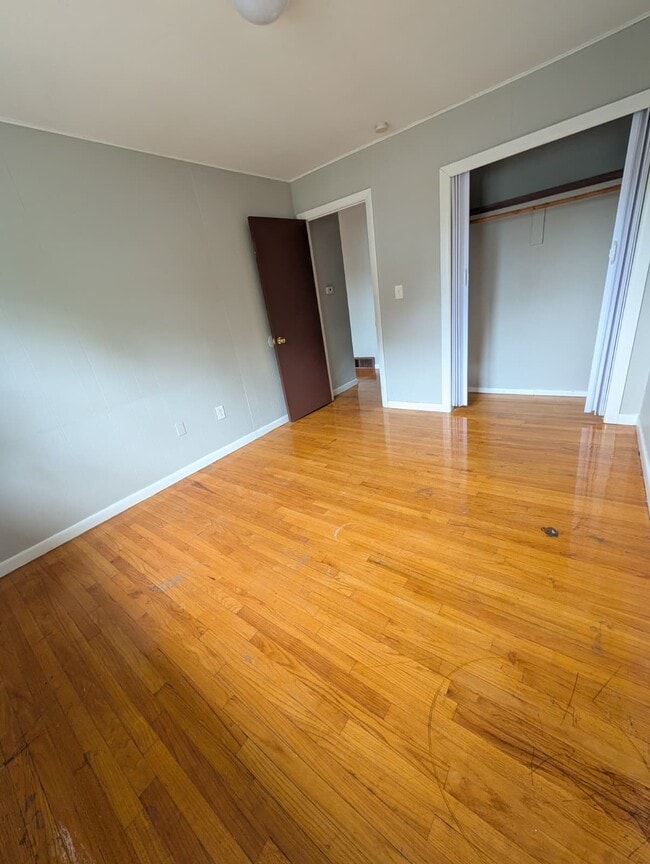 Building Photo - 217 Fairfield St Unit 2R