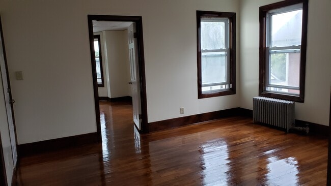 livingroom - 23 Shelby St Unit 1