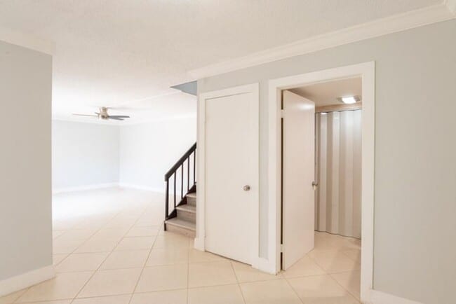 Photo - 1700 Embassy Dr