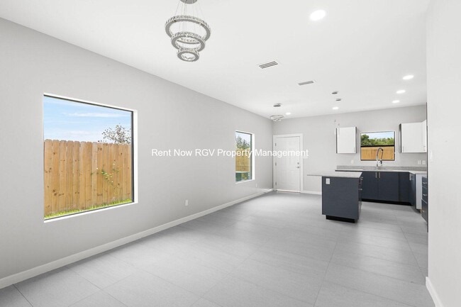 Photo - 2020 Summerland Ln