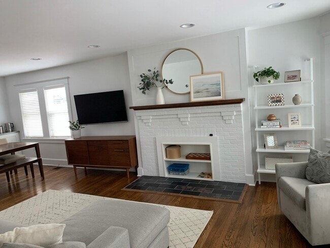 Photo - 55 Eliot Crescent Unit 1