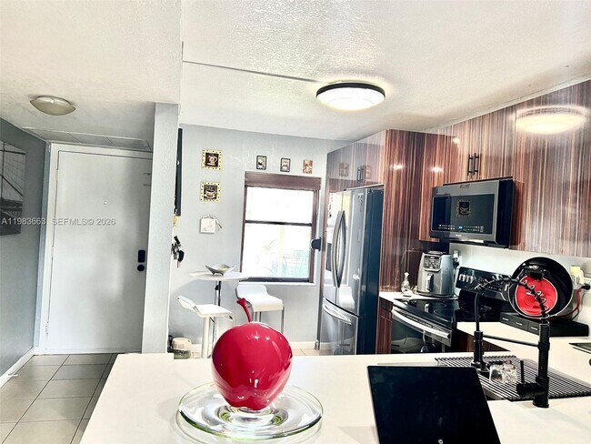 Photo - 11304 Taft St Unidad 11304