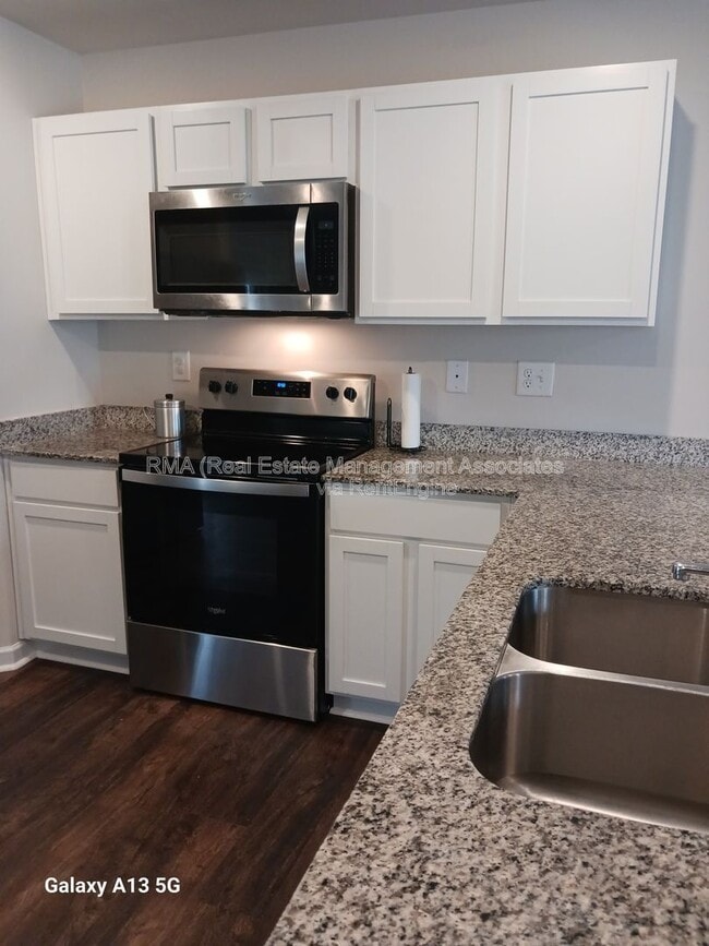 Photo - 141 Catalpa Rd