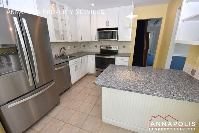 Photo - 932 Yachtsman Way