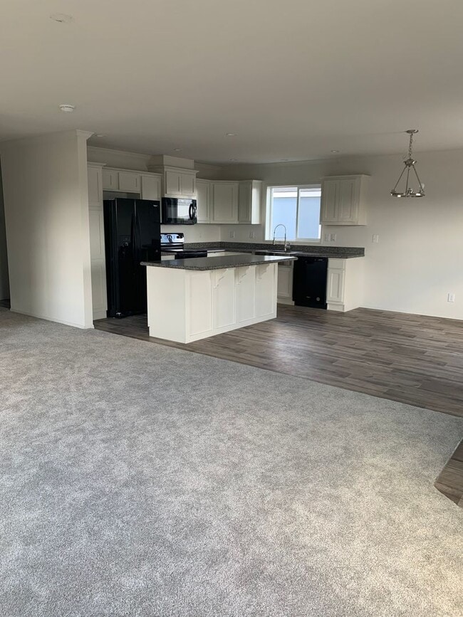 Photo - 3 Bedroom 2 Bathroom Charming Home for Ren...