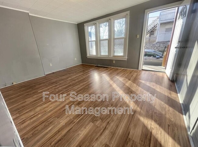 Photo - 304(a) South Locust St