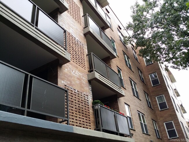 Building Photo - 360 Central Ave Unit 106