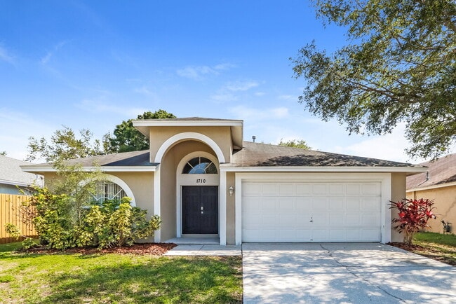 Building Photo - 1710 Wakefield Dr