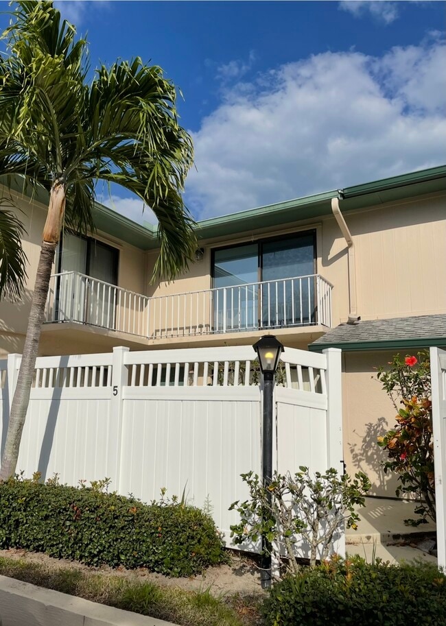 Entrance to townhouse - 4890 Bethel Creek Dr