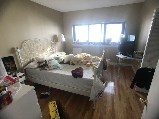 Photo - ALLSTON location Multi-level townhome near Green Line