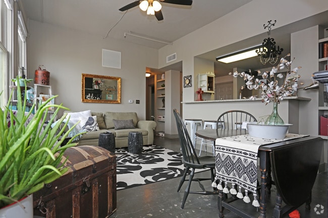 2 BD, 2 BA - 956 SF