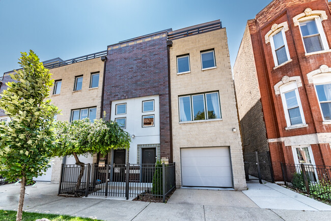 Photo - 448 N Carpenter St Townhome